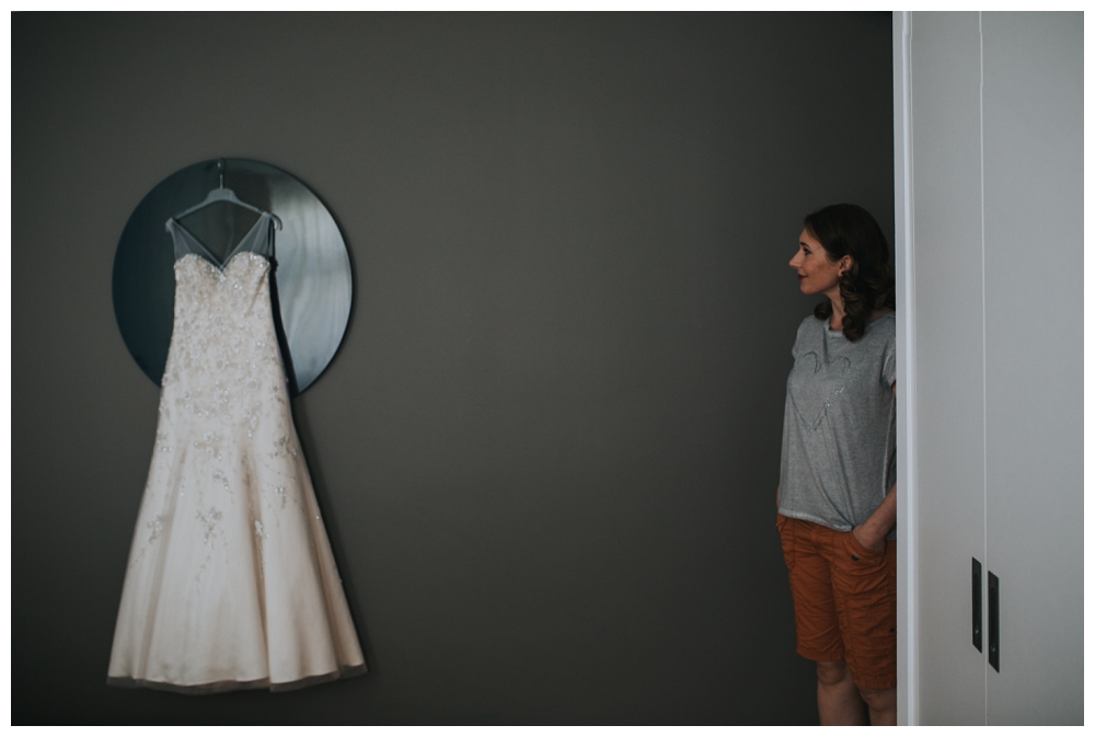 Honeymoon Pictures urbane Hochzeitsfotografie Hochzeit Berlin Soho House House of Weekend Hochzeitsfotos Hochzeitsreportage Hochzeitsbilder Fotodokumentation Brautkleid Getting Ready Amano Hotel Braut 