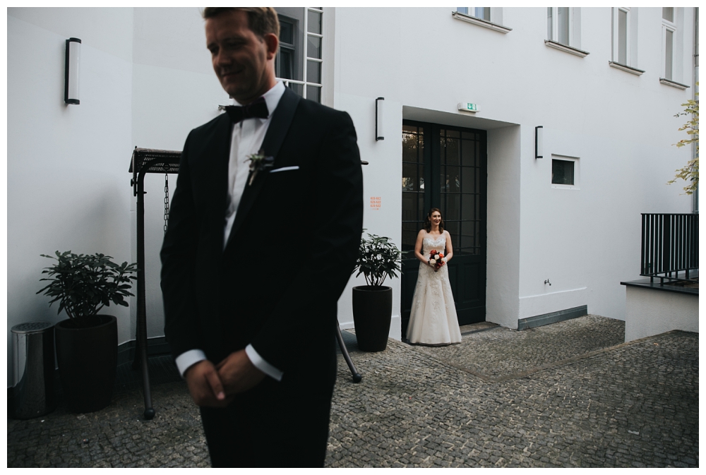 Honeymoon Pictures urbane Hochzeitsfotografie Hochzeit Berlin Soho House House of Weekend Hochzeitsfotos Hochzeitsreportage Hochzeitsbilder Fotodokumentation First Look