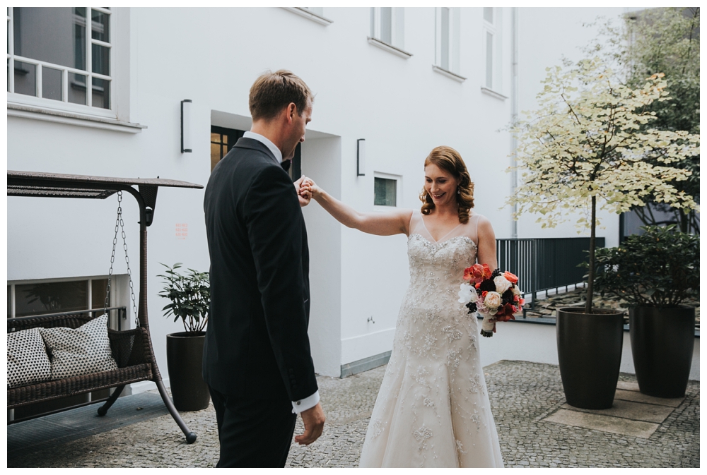 Honeymoon Pictures urbane Hochzeitsfotografie Hochzeit Berlin Soho House House of Weekend Hochzeitsfotos Hochzeitsreportage Hochzeitsbilder Fotodokumentation First Look