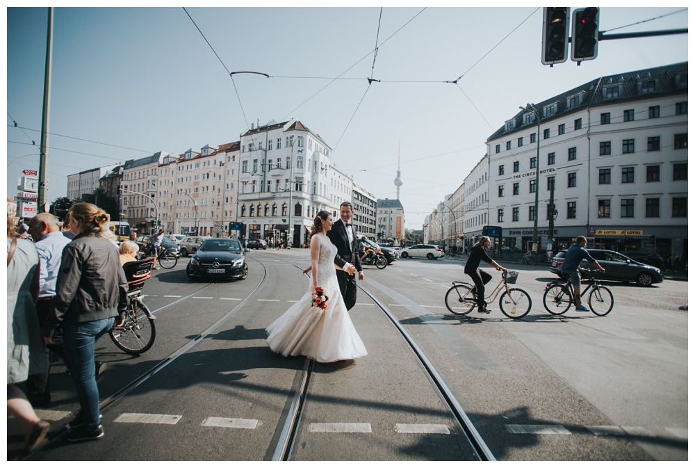 Honeymoon Pictures urbane Hochzeitsfotografie Hochzeit Berlin Soho House House of Weekend Hochzeitsfotos Hochzeitsreportage Hochzeitsbilder Fotodokumentation Paarshooting Rosenthalter Platz