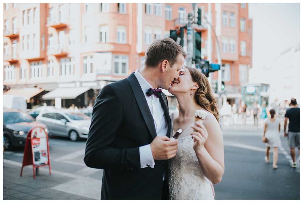 Honeymoon Pictures urbane Hochzeitsfotografie Hochzeit Berlin Soho House House of Weekend Hochzeitsfotos Hochzeitsreportage Hochzeitsbilder Fotodokumentation Paarshooting Rosenthalter Platz