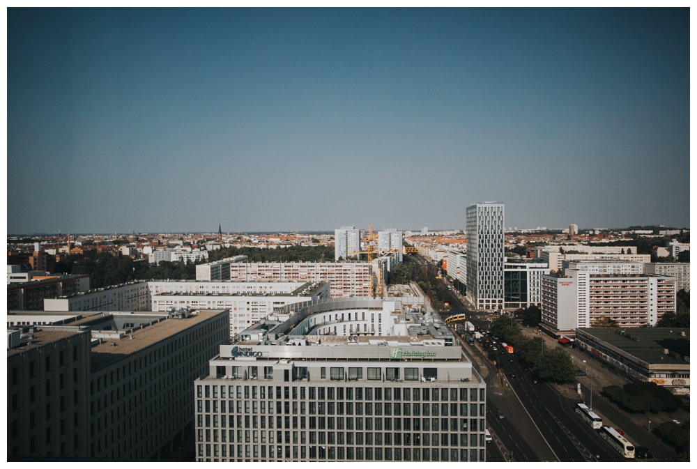 Honeymoon Pictures urbane Hochzeitsfotografie Hochzeit Berlin Soho House House of Weekend Hochzeitsfotos Hochzeitsreportage Hochzeitsbilder Fotodokumentation Paarshooting Rosenthalter Platz
