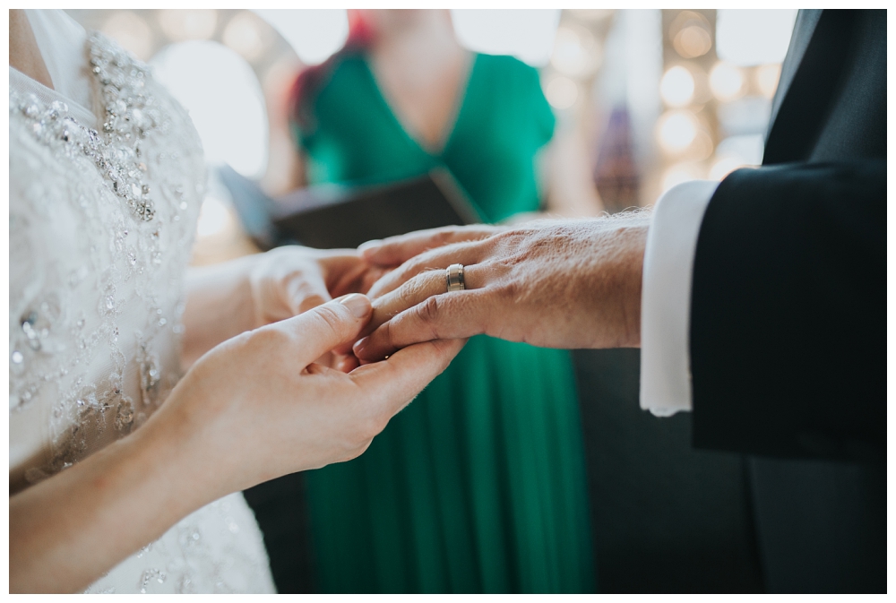 Honeymoon Pictures urbane Hochzeitsfotografie Hochzeit Berlin Soho House House of Weekend Hochzeitsfotos Hochzeitsreportage Hochzeitsbilder Fotodokumentation freie Trauung Industrial Freakin Fine Weddings Eheringe