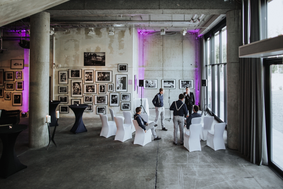 Hochzeitsfotograf Berlin Hochzeitsfotos modern authentisch urban nhow hotel berlin rougerose honeymoonpictures