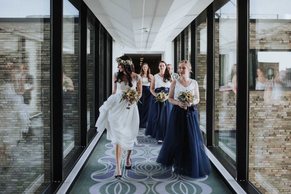 Hochzeitsfotograf Berlin Hochzeitsfotos modern authentisch urban nhow hotel berlin rougerose honeymoonpictures