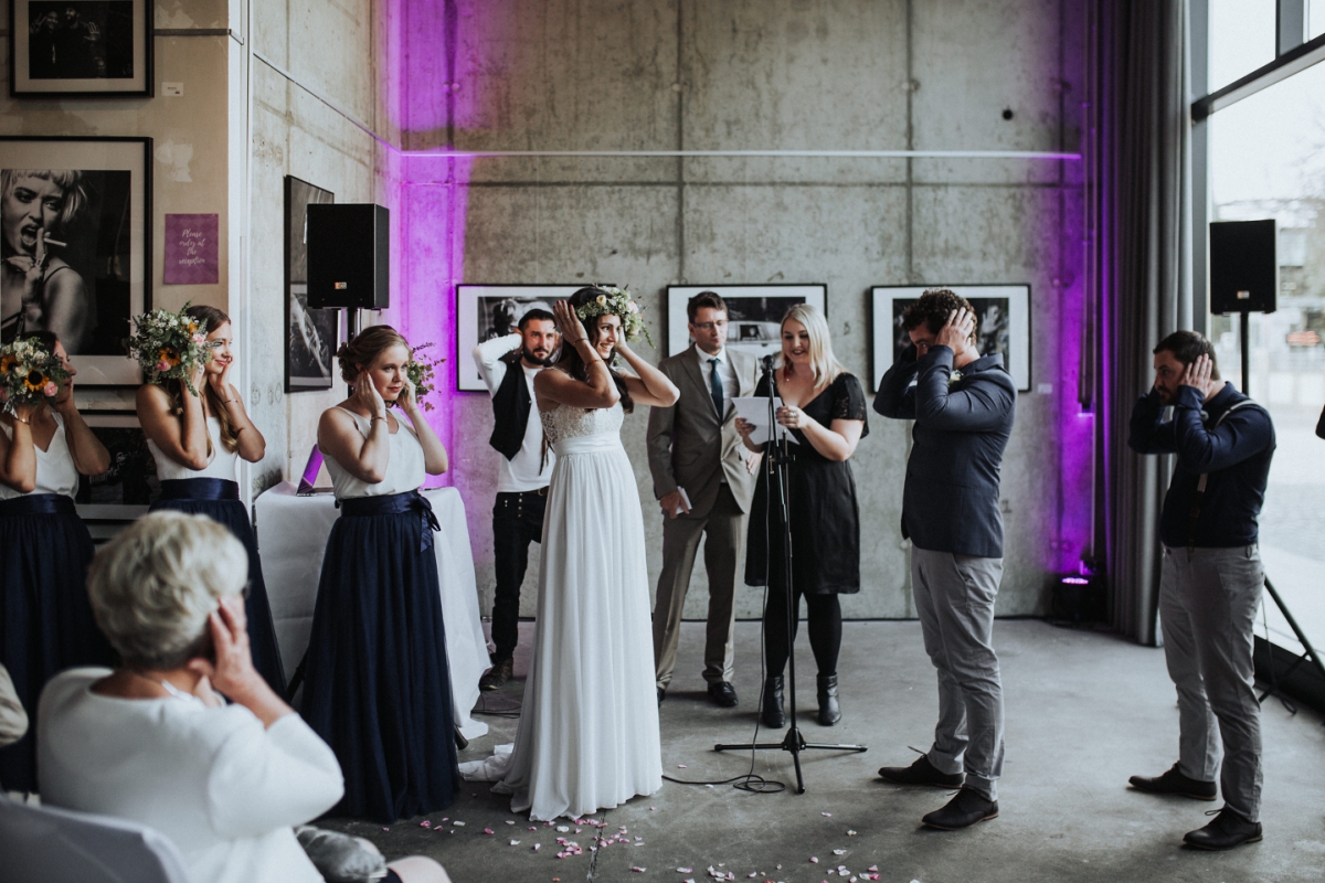 Hochzeitsfotograf Berlin Hochzeitsfotos modern authentisch urban nhow hotel berlin rougerose honeymoonpictures