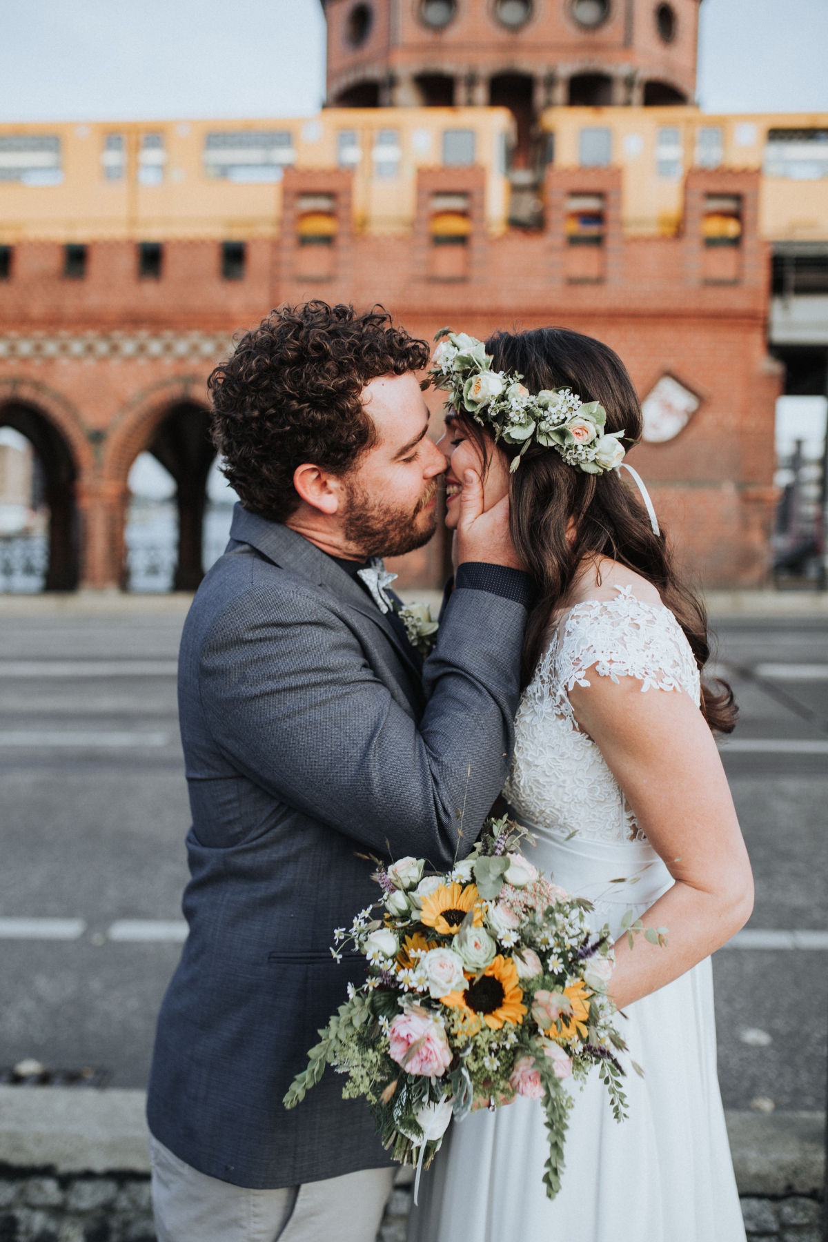 Hochzeitsfotograf Berlin Hochzeitsfotos modern authentisch urban nhow hotel berlin rougerose honeymoonpictures