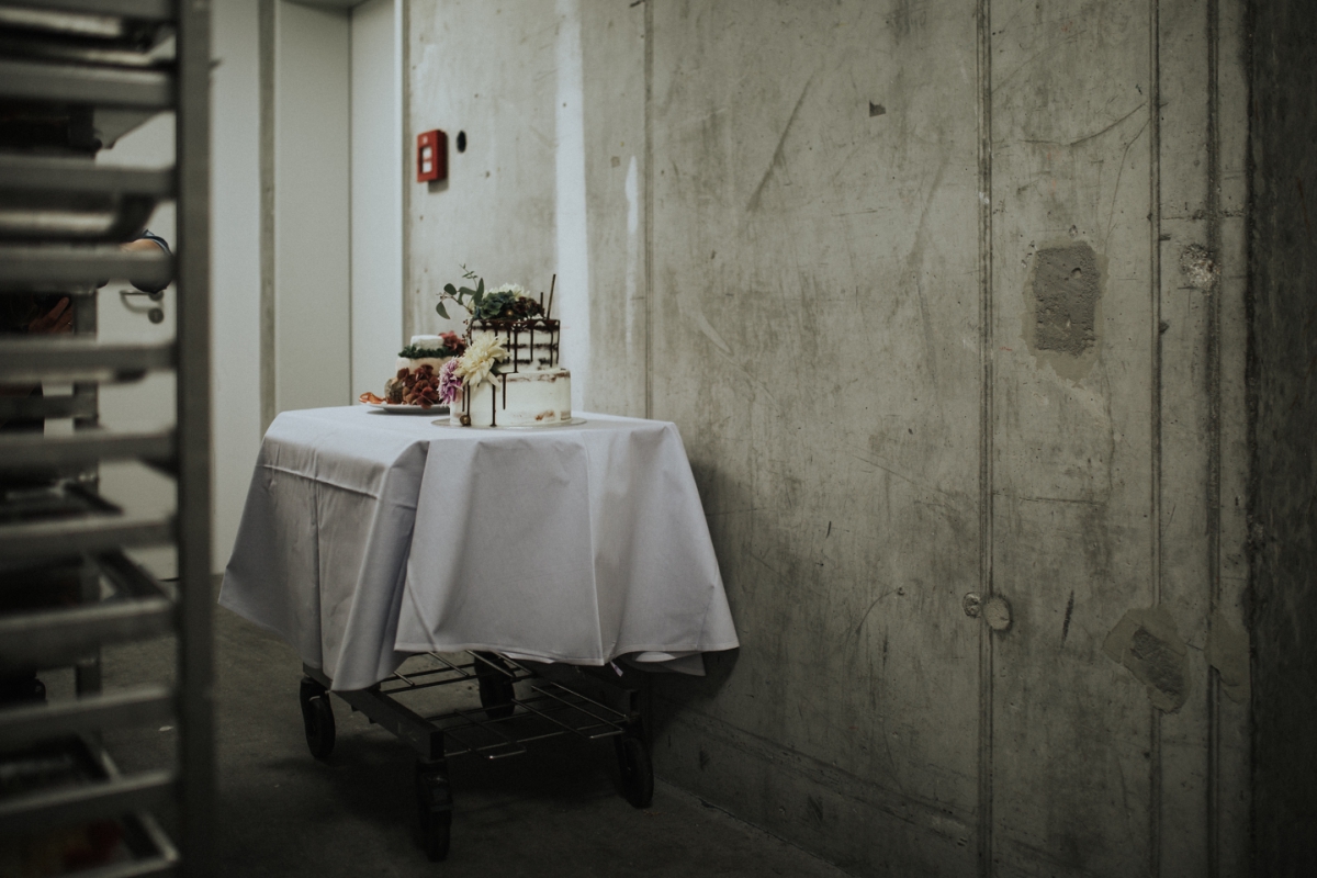 Hochzeitsfotograf Berlin Hochzeitsfotos modern authentisch urban nhow hotel berlin rougerose honeymoonpictures