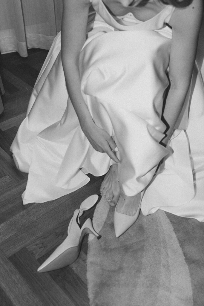 Hochzeit im Atelier am Moritzplatz Rooftop Rit Carlton Hotel Getting Ready Hochzeitsfotografin Berlin HochzeitsfotografinBerlin